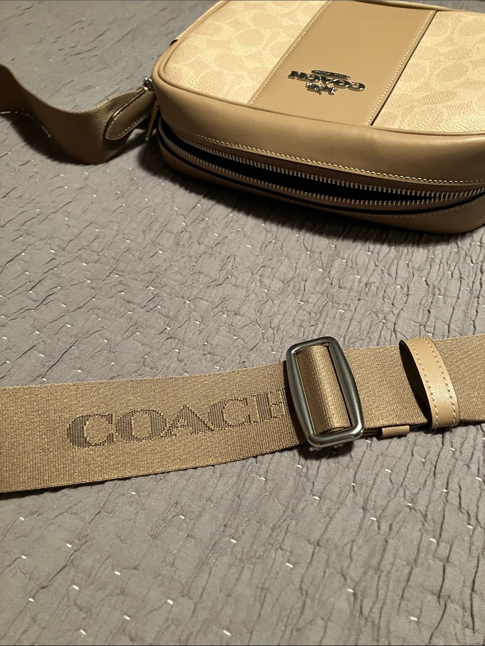 Coach Tan & Beige Signature Canvas Camera Bag. No Call-Outs. Gorgeous! NWT - Picture 4 of 16